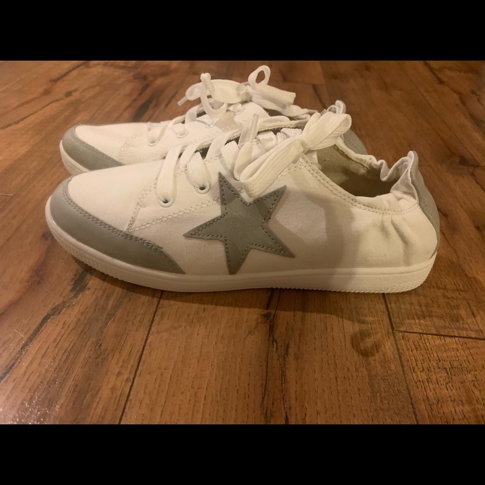 Slip on Sneakers 7.5